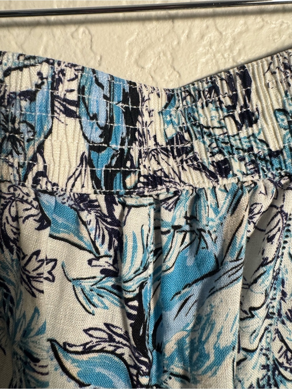 Tahari Linen White and Blue Bird and Floral Wide-Leg Pants - Picture 8 of 9